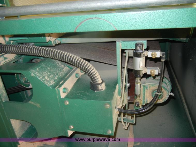 image for item U9504 2002 Grizzly 37" belt sander