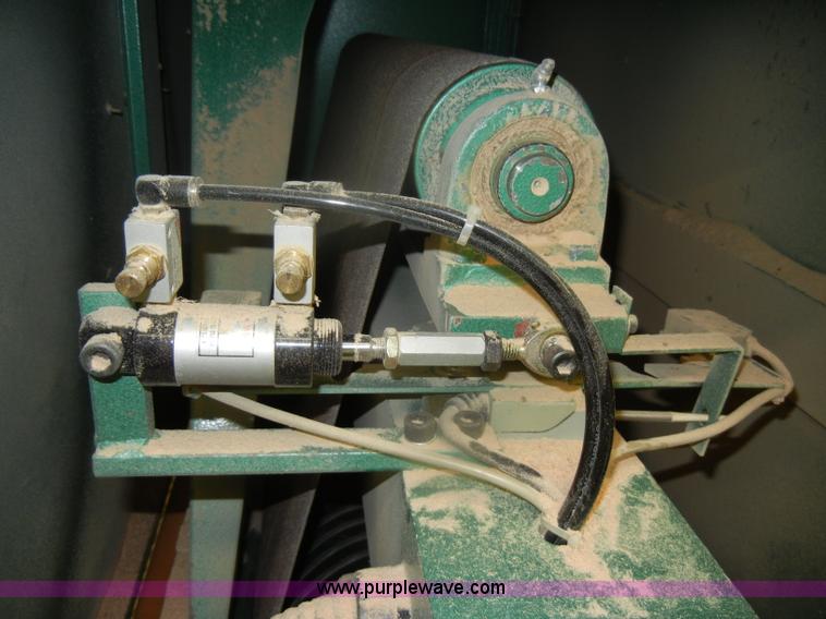 image for item U9504 2002 Grizzly 37" belt sander