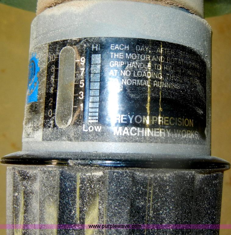 image for item U9504 2002 Grizzly 37" belt sander