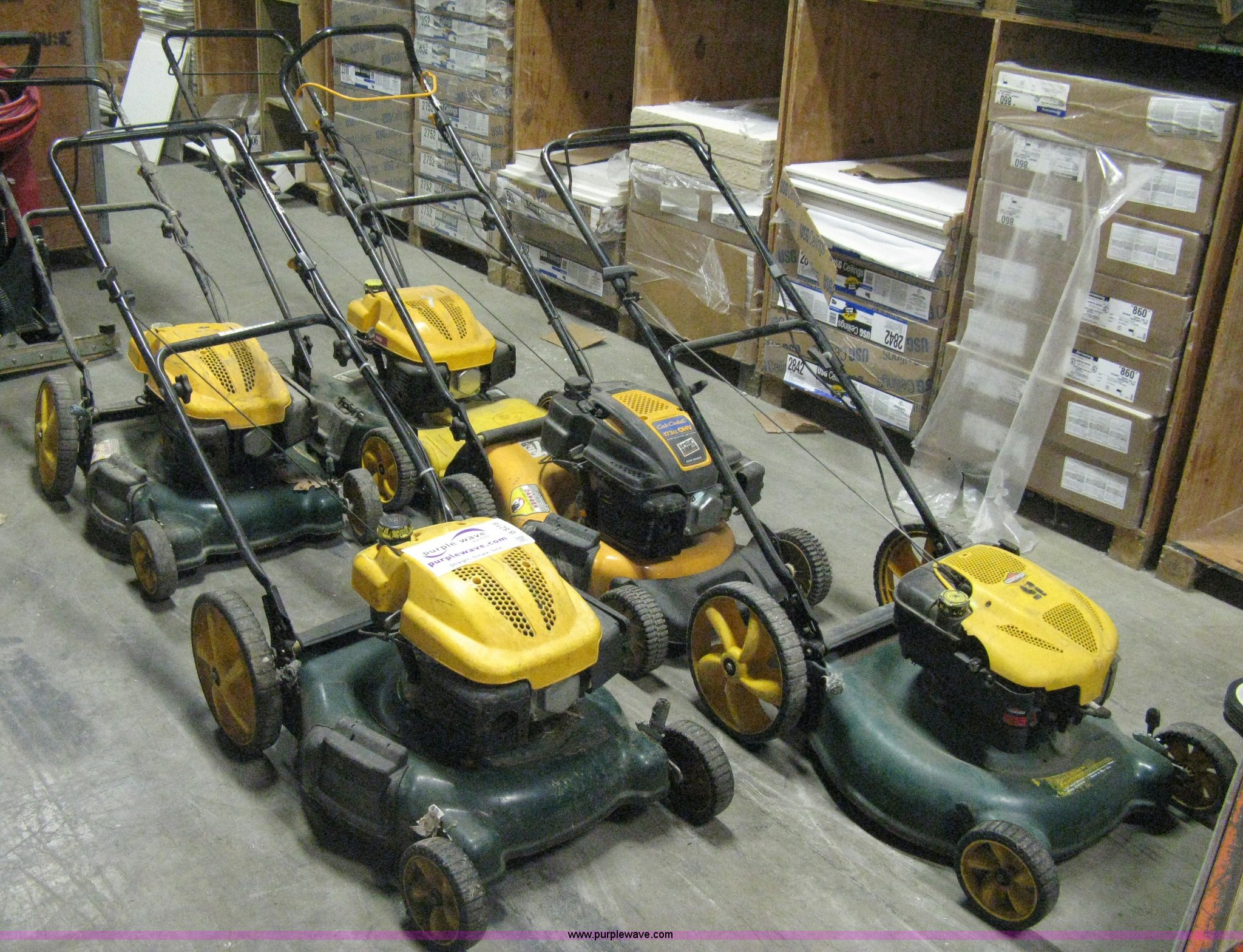 (5) push lawn mowers in Wichita, KS Item B8216 sold Purple Wave