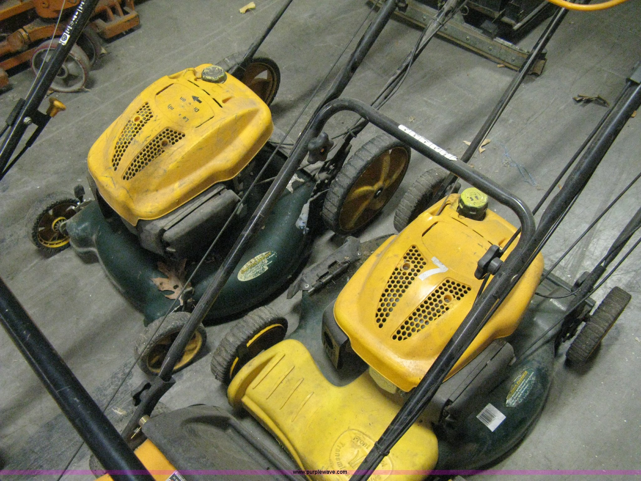 (5) push lawn mowers in Wichita, KS Item B8216 sold Purple Wave