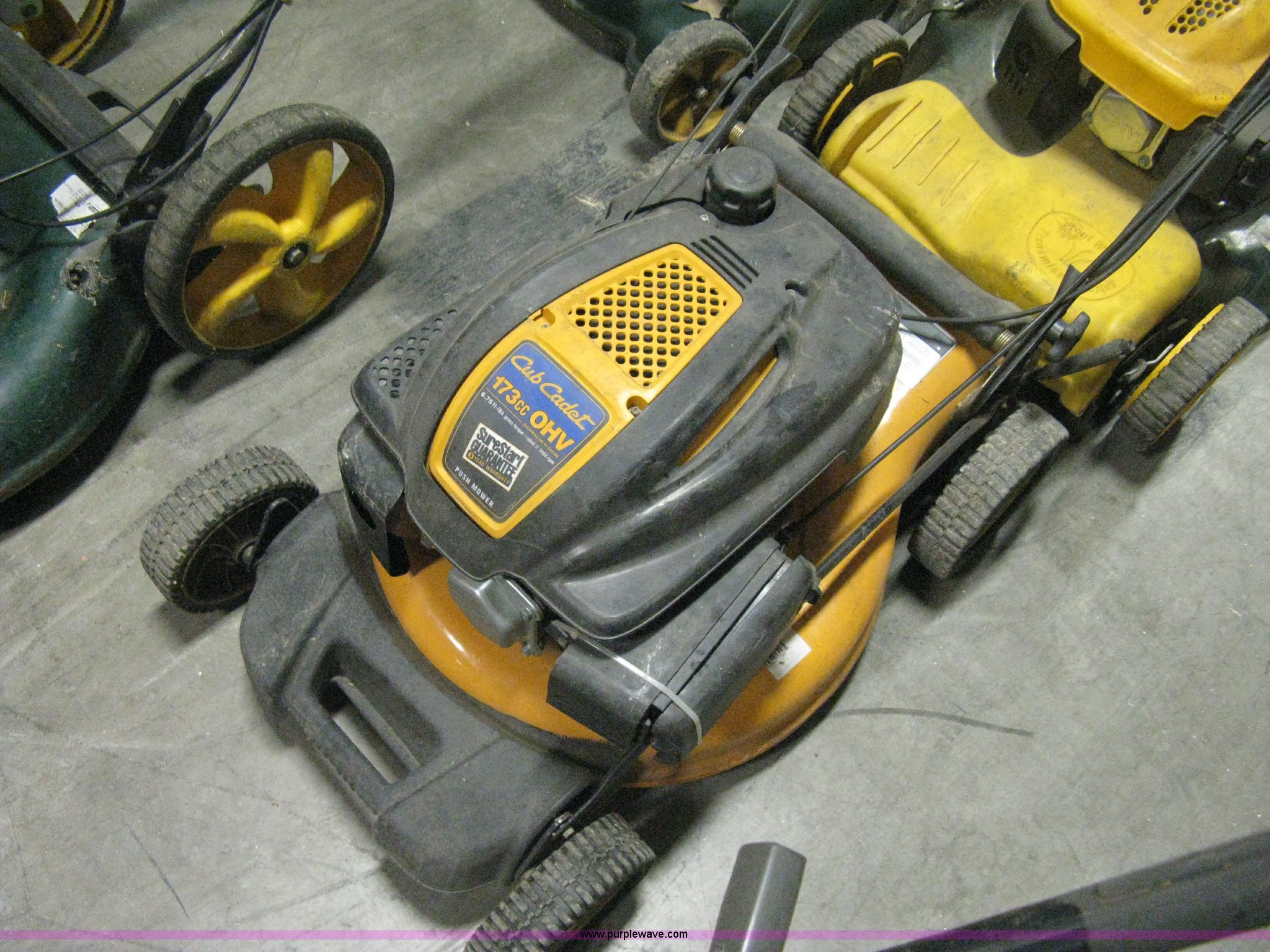 (5) push lawn mowers in Wichita, KS Item B8216 sold Purple Wave