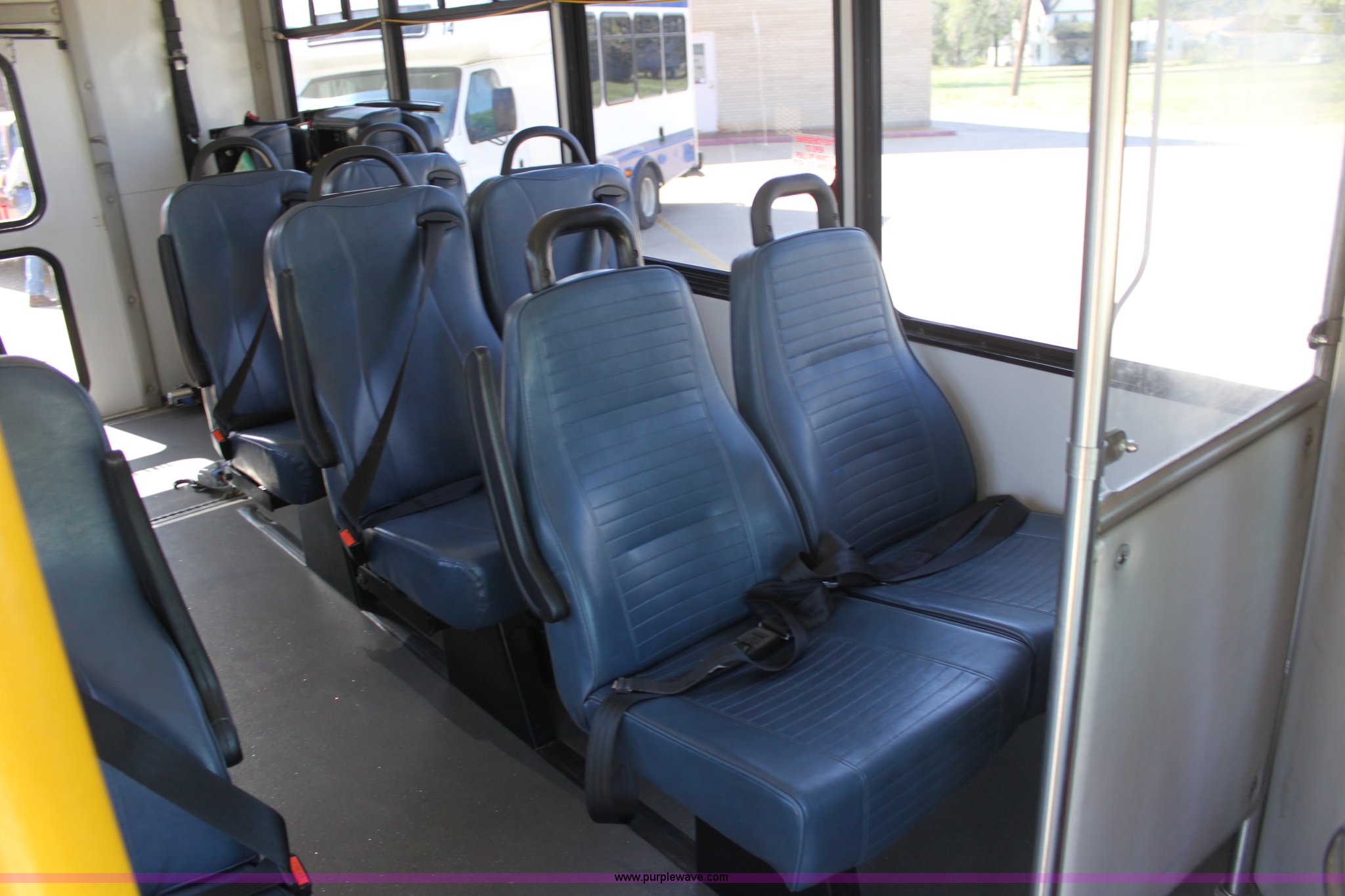 2007 Ford E450 Super Duty transit bus in Hutchinson, KS Item G4936