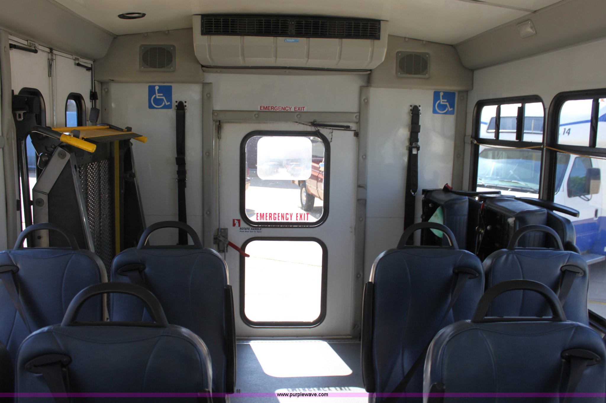 2007 Ford E450 Super Duty transit bus in Hutchinson, KS Item G4936