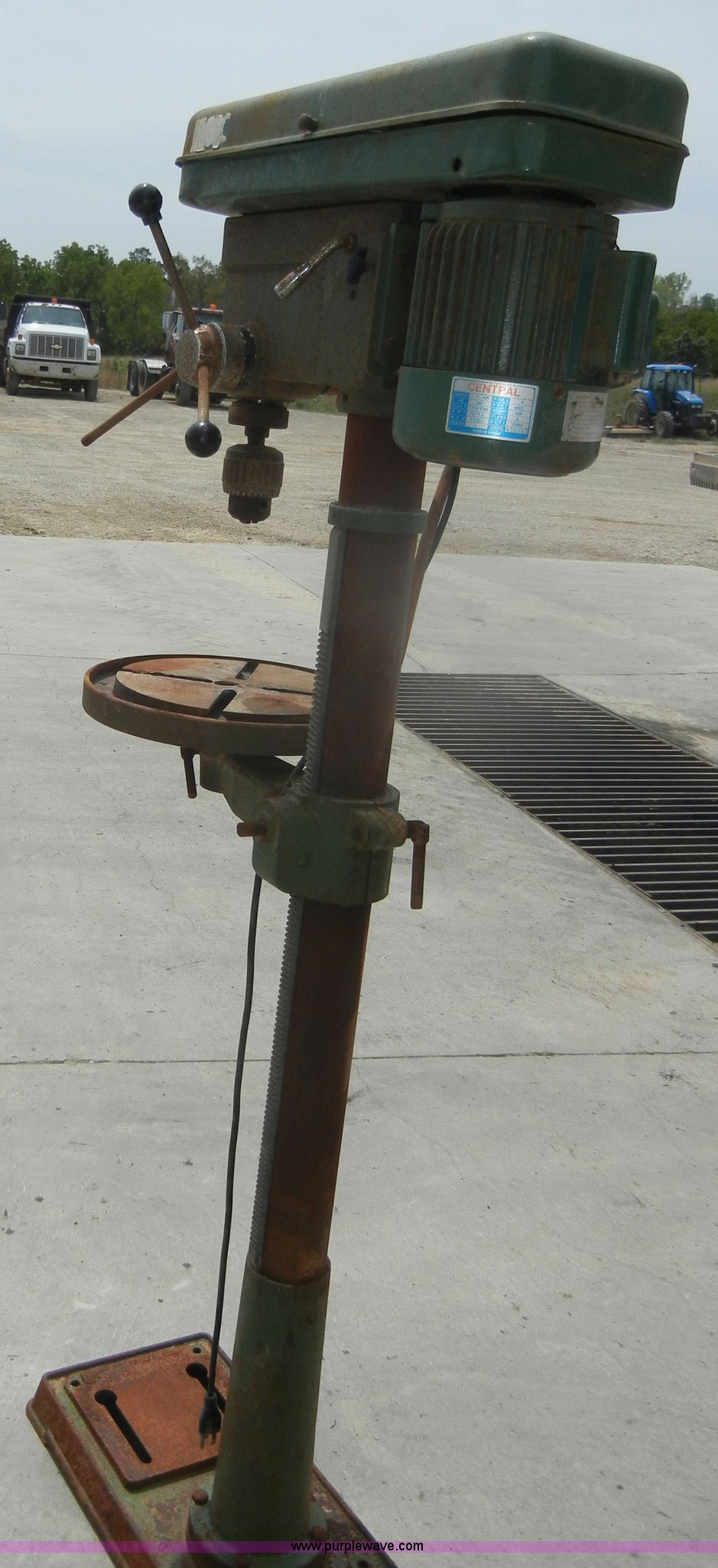 Central Machinery 16 speed heavy duty drill press in Oskaloosa, KS