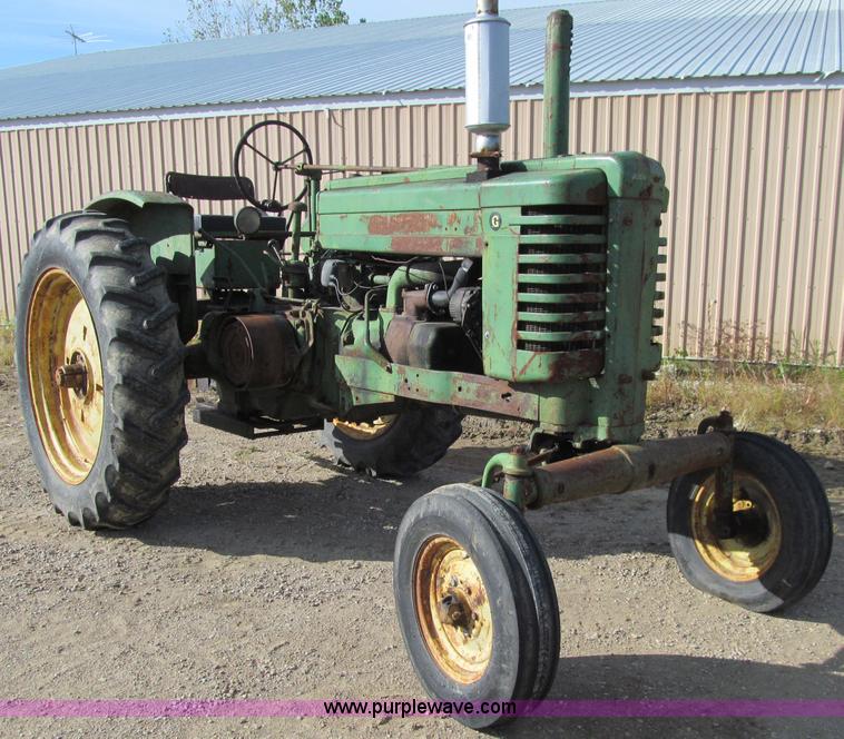 image for item A8464 1948 John Deere G tractor