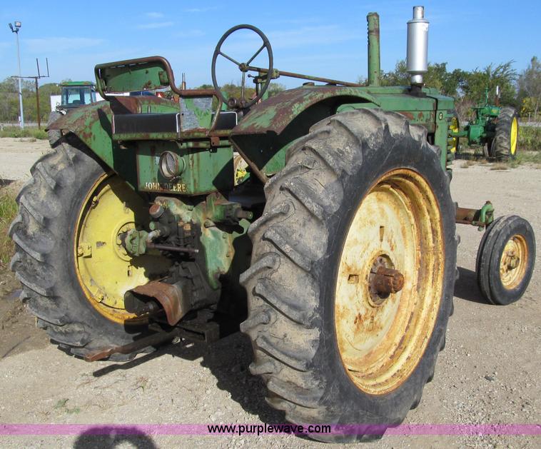 image for item A8464 1948 John Deere G tractor