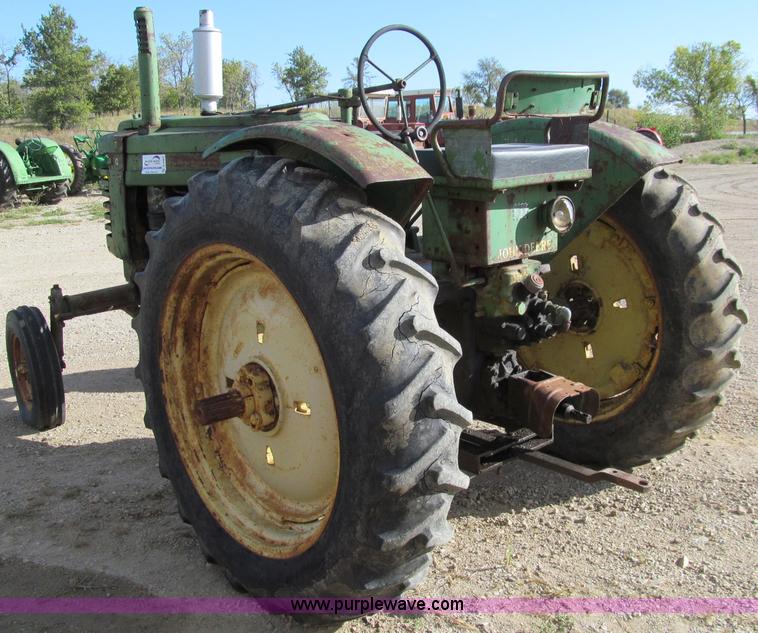 image for item A8464 1948 John Deere G tractor