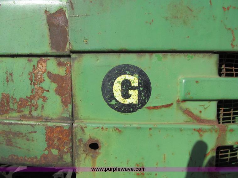 image for item A8464 1948 John Deere G tractor