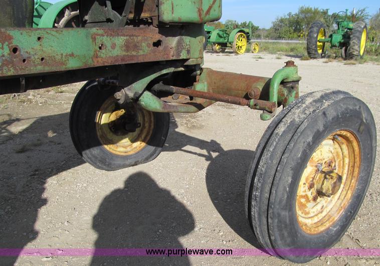 image for item A8464 1948 John Deere G tractor