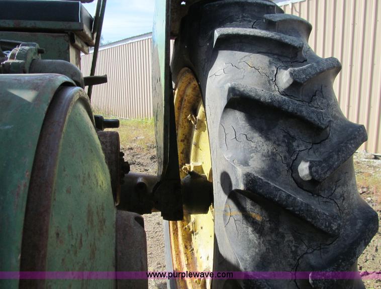 image for item A8464 1948 John Deere G tractor