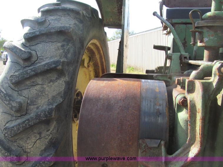 image for item A8464 1948 John Deere G tractor