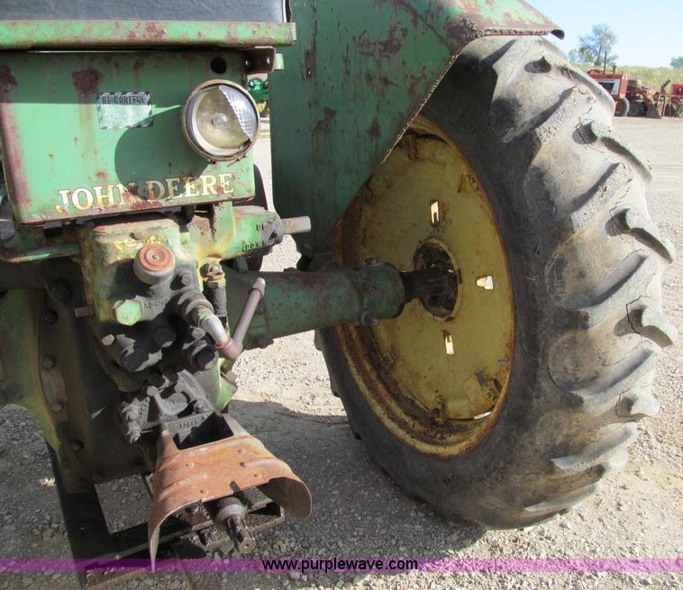 image for item A8464 1948 John Deere G tractor