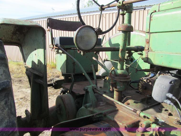 image for item A8464 1948 John Deere G tractor