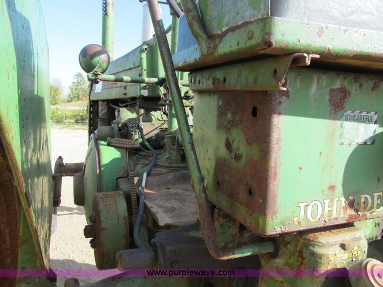 image for item A8464 1948 John Deere G tractor