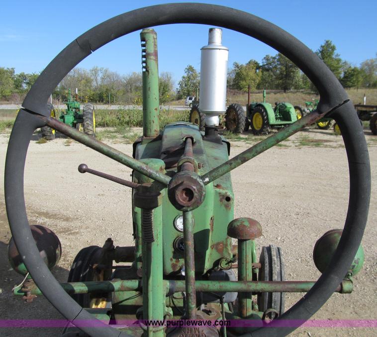 image for item A8464 1948 John Deere G tractor