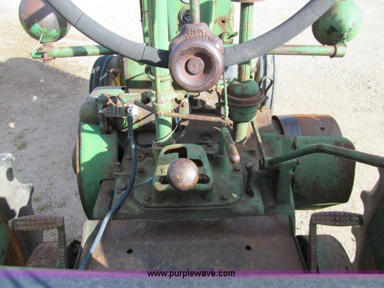 image for item A8464 1948 John Deere G tractor