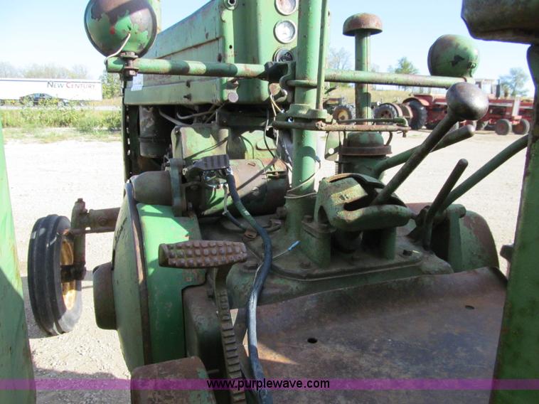 image for item A8464 1948 John Deere G tractor