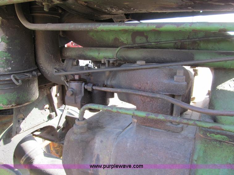 image for item A8464 1948 John Deere G tractor