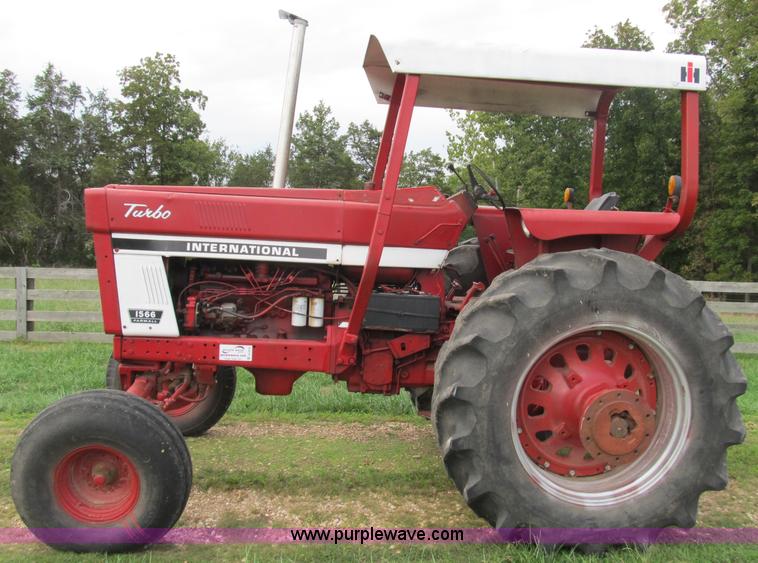 image for item B2879 1975 International Farmall 1566 tractor