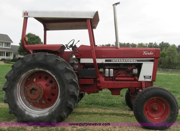 image for item B2879 1975 International Farmall 1566 tractor