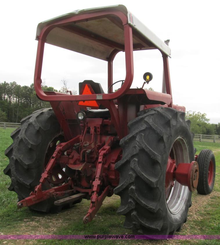 image for item B2879 1975 International Farmall 1566 tractor