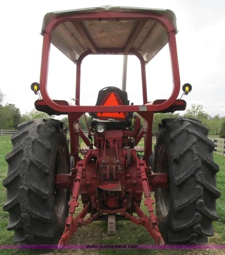 image for item B2879 1975 International Farmall 1566 tractor