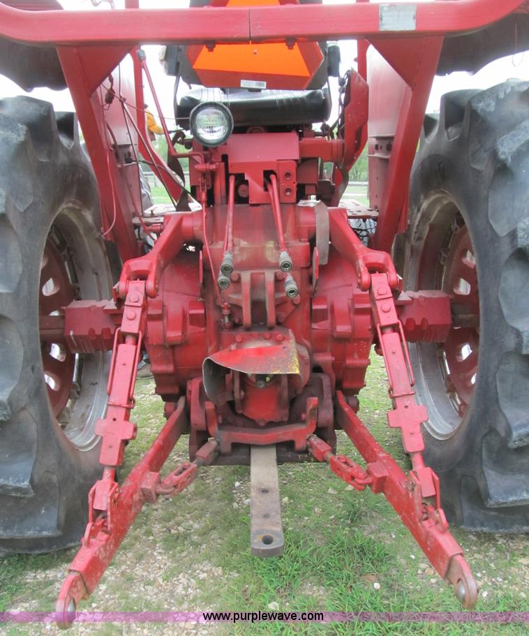 image for item B2879 1975 International Farmall 1566 tractor