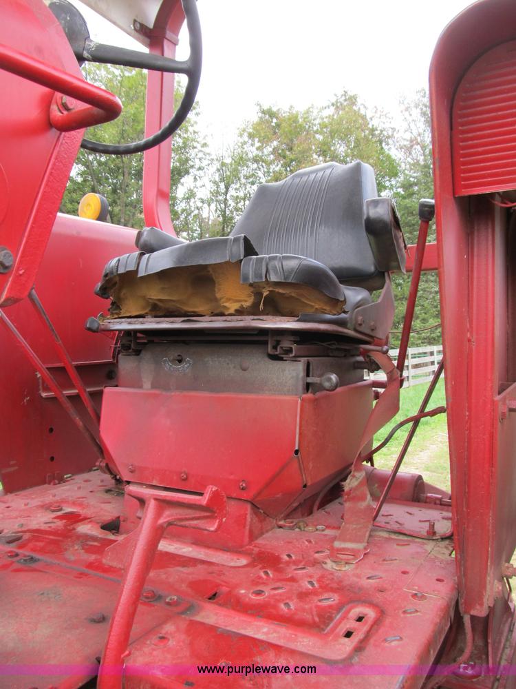 image for item B2879 1975 International Farmall 1566 tractor