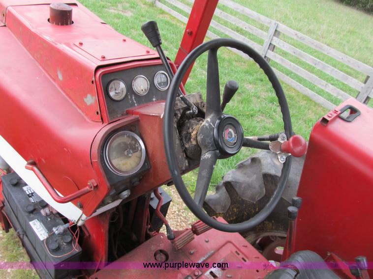 image for item B2879 1975 International Farmall 1566 tractor