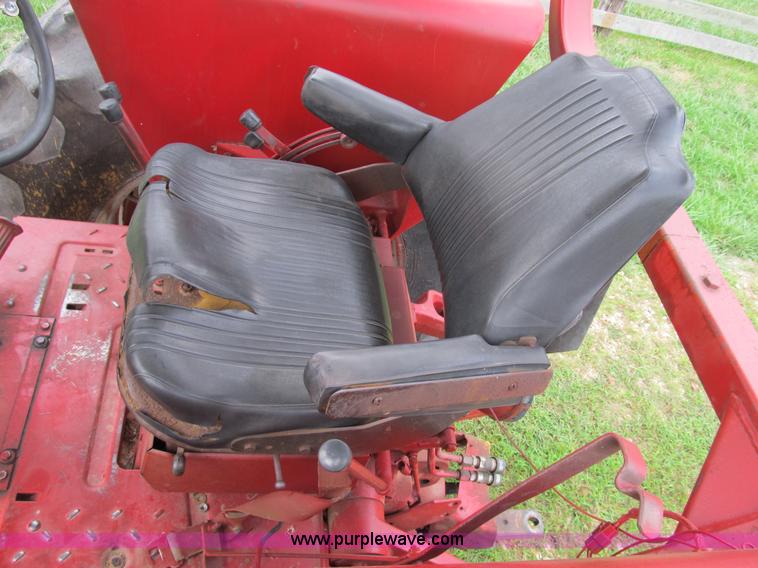 image for item B2879 1975 International Farmall 1566 tractor