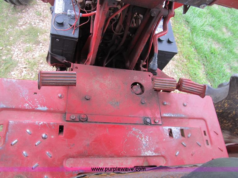 image for item B2879 1975 International Farmall 1566 tractor