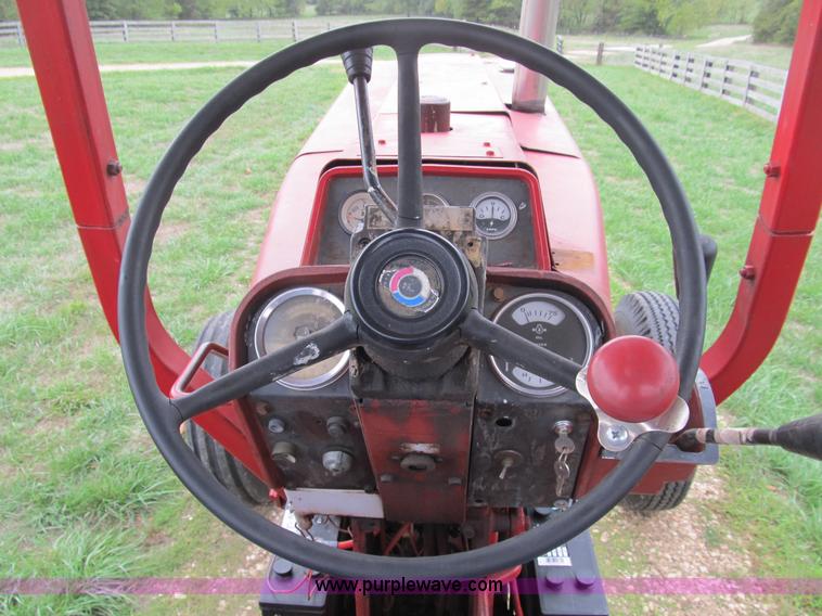 image for item B2879 1975 International Farmall 1566 tractor