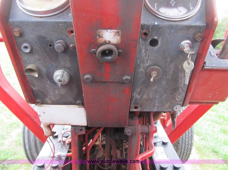 image for item B2879 1975 International Farmall 1566 tractor