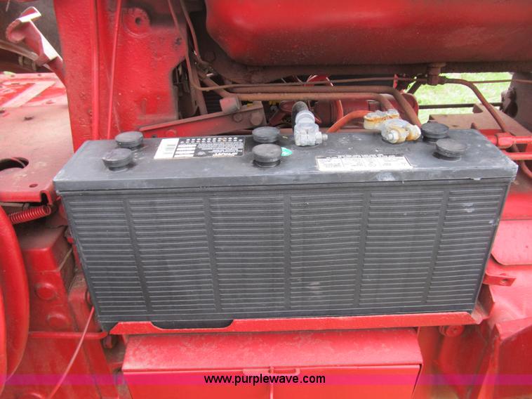 image for item B2879 1975 International Farmall 1566 tractor