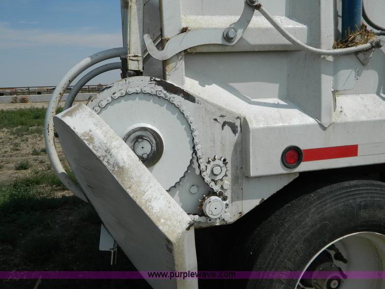 image for item B3851 2009 Hitchcock APL36 chain floor trailer