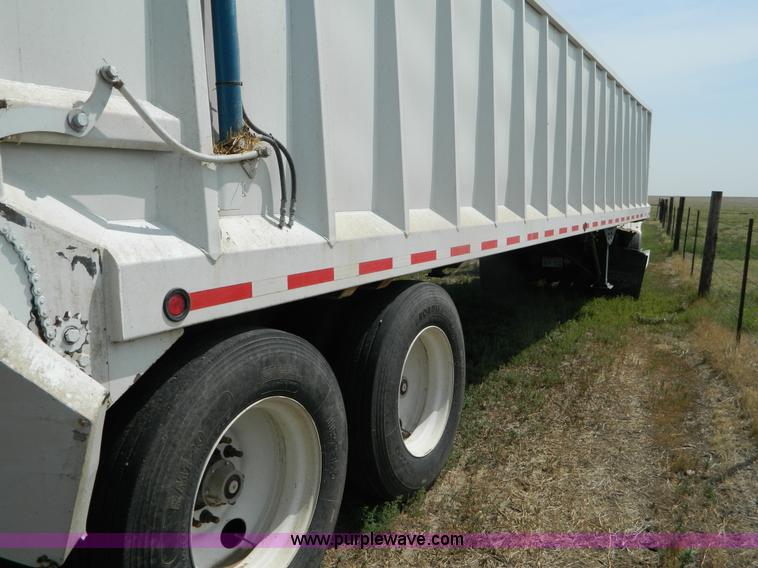 image for item B3851 2009 Hitchcock APL36 chain floor trailer