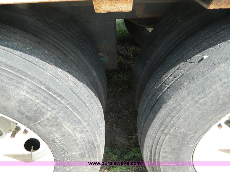 image for item B3851 2009 Hitchcock APL36 chain floor trailer