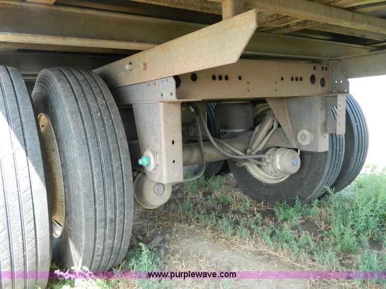 image for item B3851 2009 Hitchcock APL36 chain floor trailer