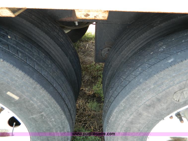 image for item B3851 2009 Hitchcock APL36 chain floor trailer