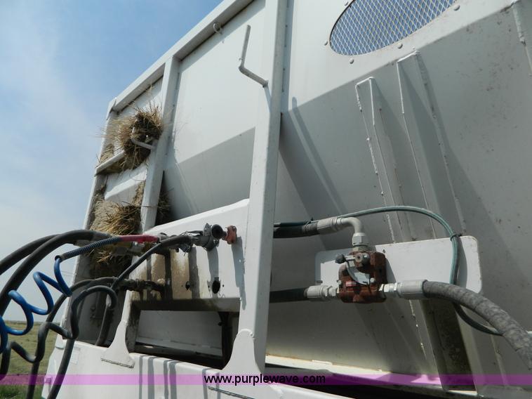 image for item B3851 2009 Hitchcock APL36 chain floor trailer