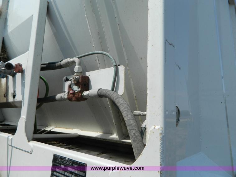 image for item B3851 2009 Hitchcock APL36 chain floor trailer