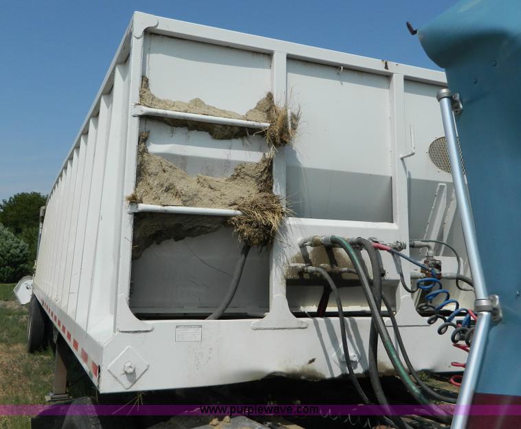 image for item B3851 2009 Hitchcock APL36 chain floor trailer