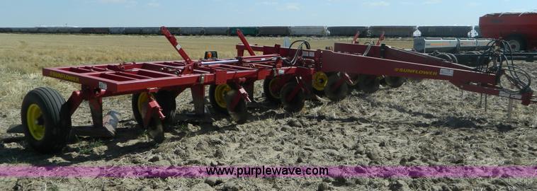 image for item B3872 Sunflower 7-5 sweep plow