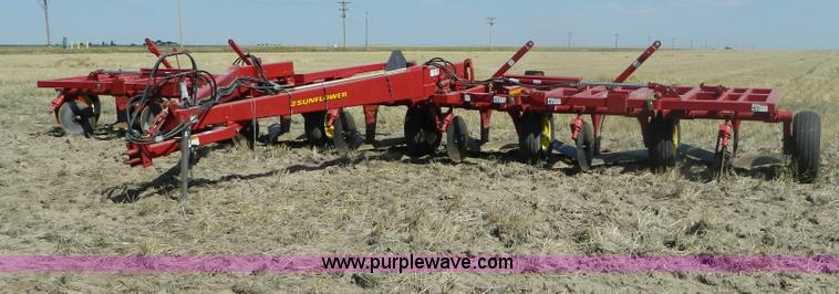 image for item B3872 Sunflower 7-5 sweep plow