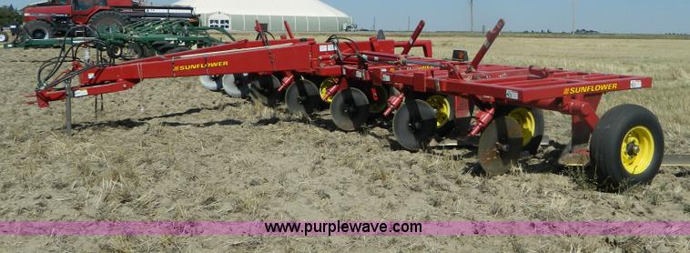 image for item B3872 Sunflower 7-5 sweep plow