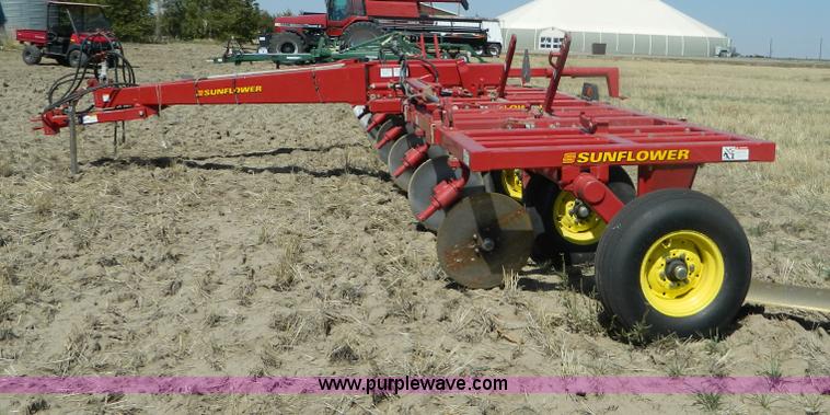 image for item B3872 Sunflower 7-5 sweep plow