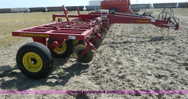 image for item B3872 Sunflower 7-5 sweep plow