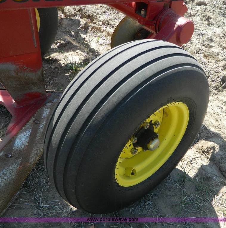 image for item B3872 Sunflower 7-5 sweep plow