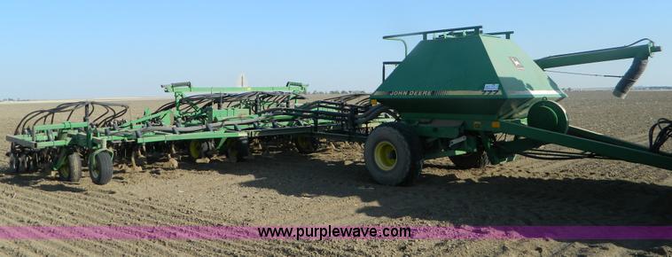 image for item B3886 John Deere 777 33' air seeder